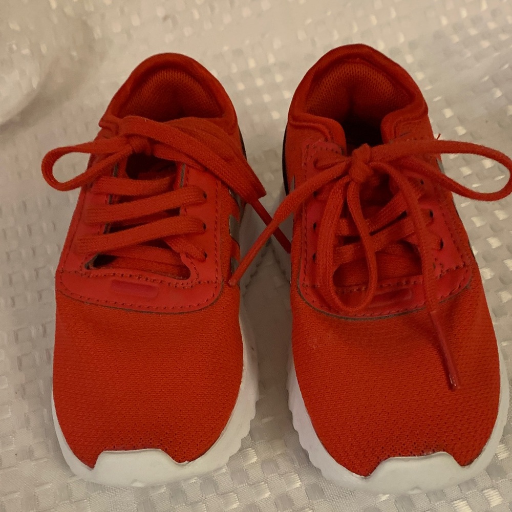 Kids red Adidas for toddlers, size 7K.